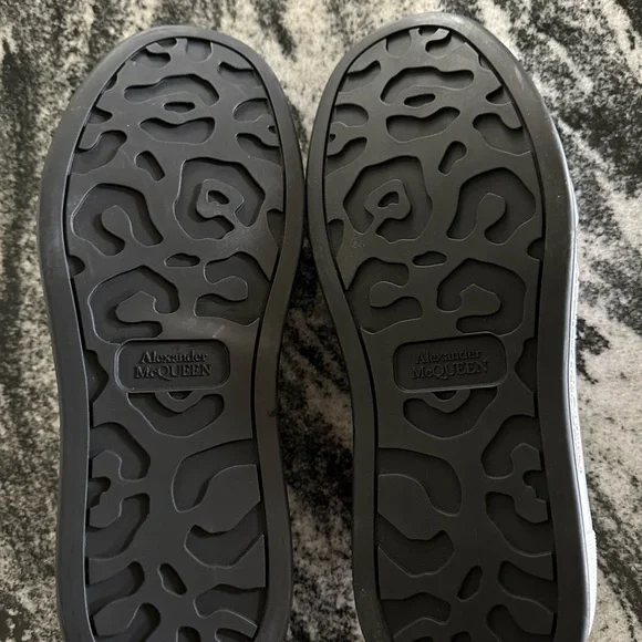 Alexander Mcqueens - Picture 4 of 4